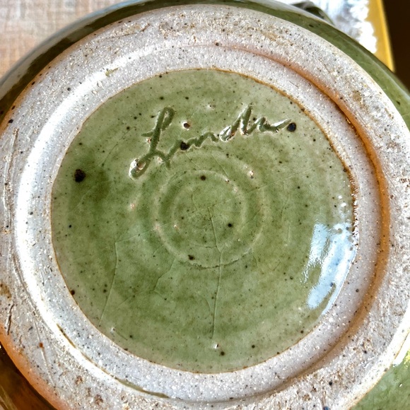 Handmade Studio Art, Tureen Style in Green, Signed, under 5” Tall - Picture 16 of 16